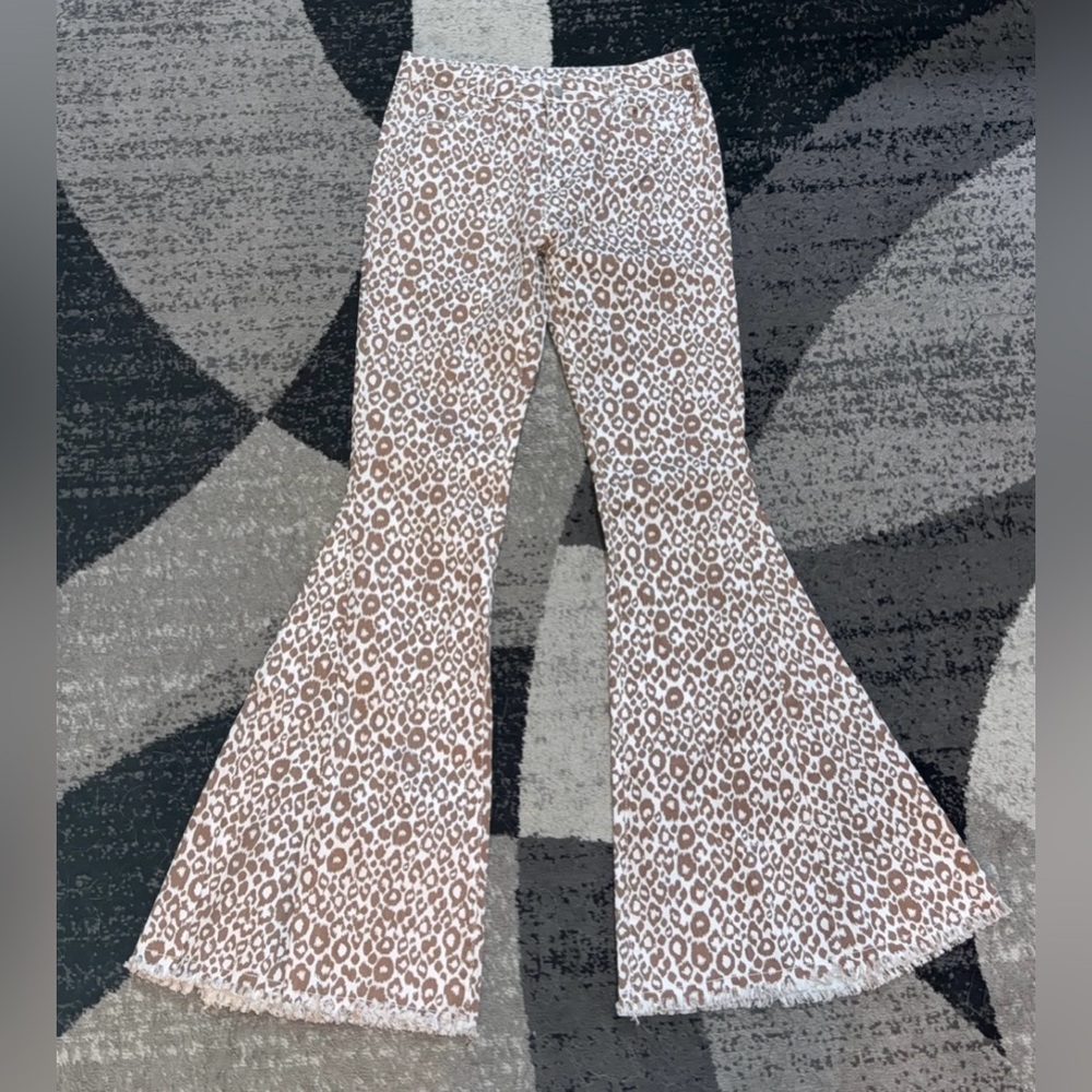 Chic Leopard Print Wide Leg Jeans